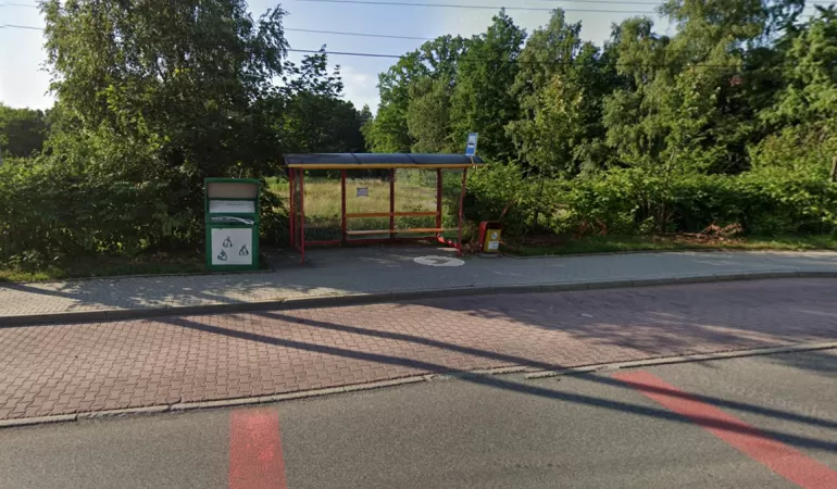Zadaszone stojaki rowerowe na przystankach autobusowych