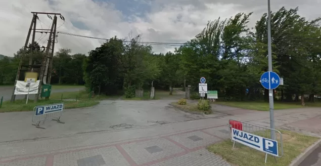 Mieszkańcy skarżą się na fatalny stan parkingu "Pod Dębowcem"