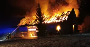 Groźny pożar w Bielowicku. Z ogniem walczyło 14 zastępów PSP i OSP!