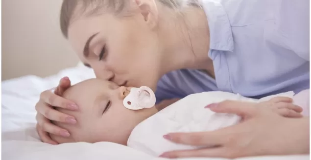 Śpiworek czy tradycyjna pościel - co wybrać dla niemowlaka?