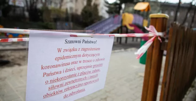 WZK apeluje: Nie korzystaj z placów zabaw!