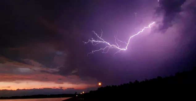 burza nad zaporą w Łące