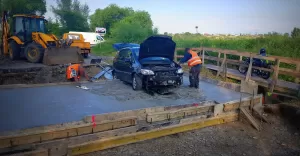 Opel Zafira wjechał na budowę, potrącając pracownika - 05.06.2017
