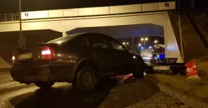 Nocna kraksa na pustym skrzyżowaniu - 21.12.2017
