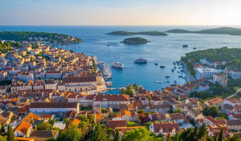 Hvar shutterstock 2376711333