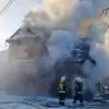 [ZDJĘCIA] Spłonął zabytkowy góralski dom w Szczyrku! Są duże straty