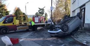 Widowiskowa kraksa na niebezpiecznym skrzyżowaniu - 10.11.2021