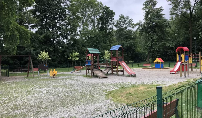 Plac zabaw przy wapienickim "Manhatanie" - 7.07.2023