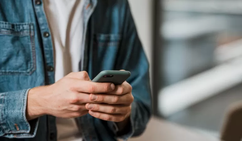 Czy opłaca się posiadać telefon na kartę?