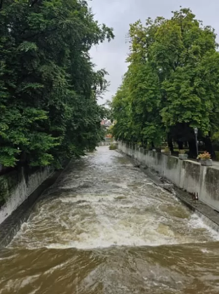 Woda w Białej powoli opada, a prognozy na dzisiejszy dzień wyglądają dobrze
