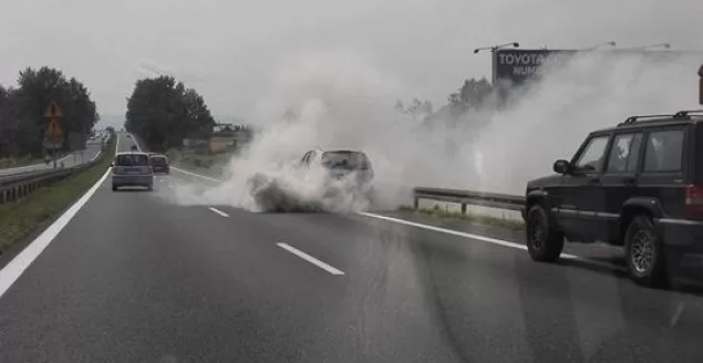 pożar, samochód, dk1