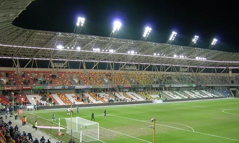 Widok na trybunę wschodnią Stadionu Miejskiego w Bielsku-Białej