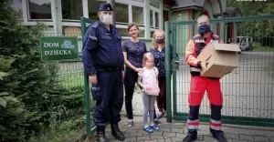 Policjanci odwiedzili Dom Dziecka ze słodkimi prezentami