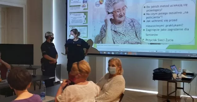 Dzielnicowe rozmawiały z seniorami na temat bezpieczeństwa
