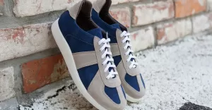 Sneakersy z grubą podeszwą - jak je stylizować, by wydłużyć sylwetkę?