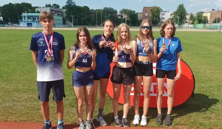 Lekkoatleci z Bielska-Białej zdominowali Mistrzostwa Śląska U16 w Sosnowcu. Nasi przywieźli 22 medale