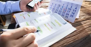 Dlaczego kalendarze książkowe wciąż są hitem firmowych gadżetów reklamowych?
