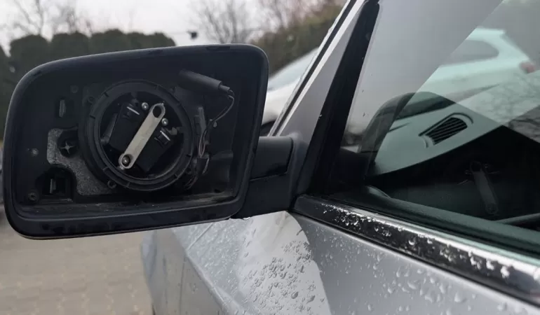 Z samochodów marki BMW znikają wkłady lusterek
