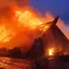 [FOTO] Groźny pożar w Szczyrku. Drewniany budynek doszczętnie spłonął!