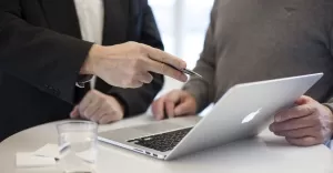 konsultacje społeczne, pomoc, komputer, laptop, porady