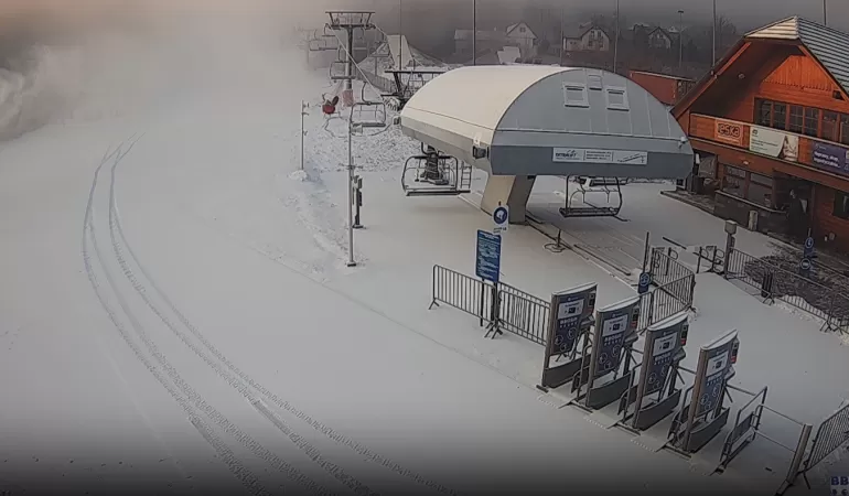 Kolej linowa na stoku Dębowca jest nieczynna. Ośrodek rozpoczął proces ponownego naśnieżania