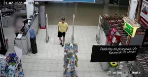 Wizerunek poszukiwanego sprawcy kradzieży
