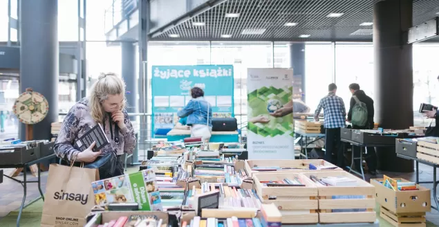 Charytatywny kiermasz książek w Galerii Sfera