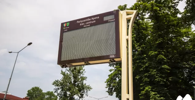 Montaż kolejnych tablic dynamicznej informacji pasażerskiej rozpoczęty