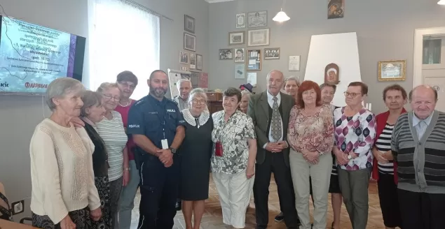 Policjanci rozmawiali z seniorami o bezpieczeństwie