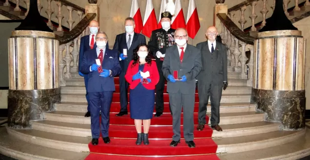 Działacze bielskiego oddziału PCK odznaczeni Krzyżami Zasługi RP