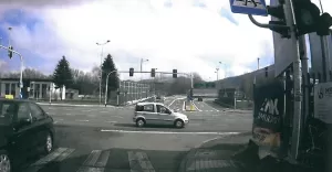 skrzyżowaniu ul. Willowej z ul. Bystrzańską