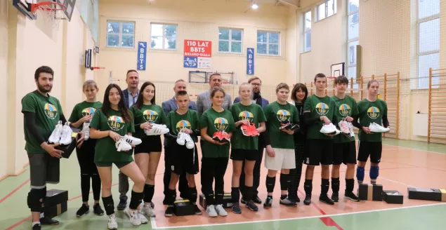 227 podopiecznych "Parasola" otrzymało nowe sportowe obuwie