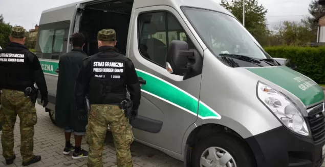 11 godzin ukryci pod naczepą tira - uchodźcy zatrzymani