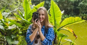 Małe aparaty fotograficzne idealne na wakacje.