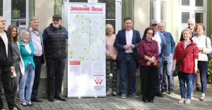 Uczestnicy pierwszego spaceru ulicami Bielska-Białej szlaiem Solidarności