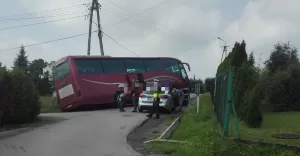 autobus w rowie