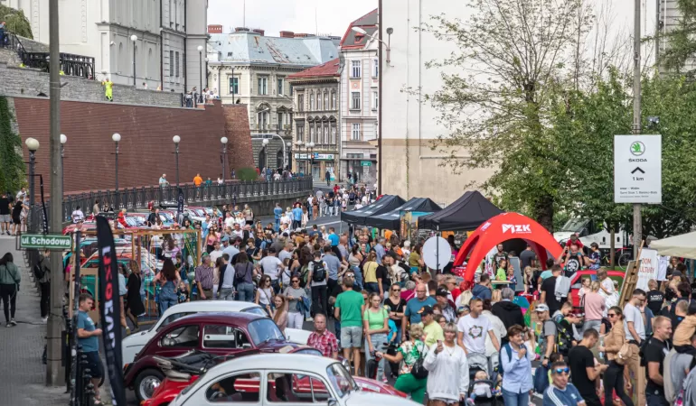 Piknik spLATA na ul. Zamkowej oraz koncert koncert w oknie Teatru Polskiego
