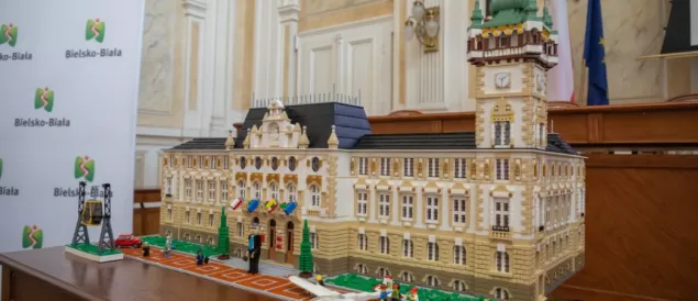 [WIDEO] Powstał model bielskiego ratusza z klocków LEGO