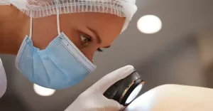 Badanie dermatoskopowe w klinice U Lekarzy w Warszawie