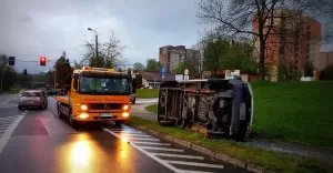 Wywrotka busa na ul. Babiogórskiej