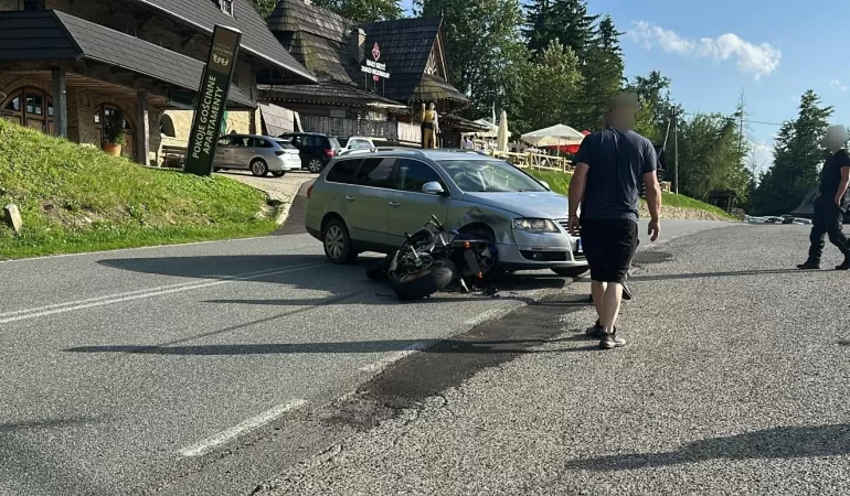 Motocyklista w starciu z samochodem nie ma szans! Policjanci podsumowali weekend